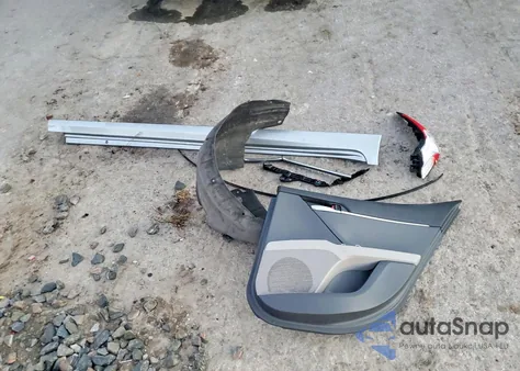 2020 Toyota Camry Le z USA, uszkodzony, nr VIN 4T1C11AK9LU998271